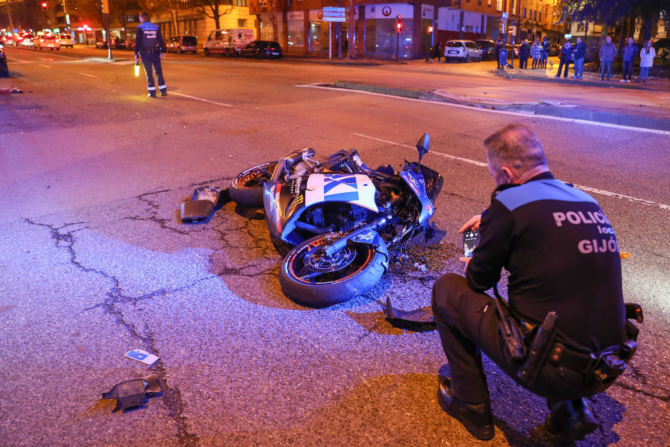 Fotos Grave accidente entre un coche y una moto en Gijón El Comercio